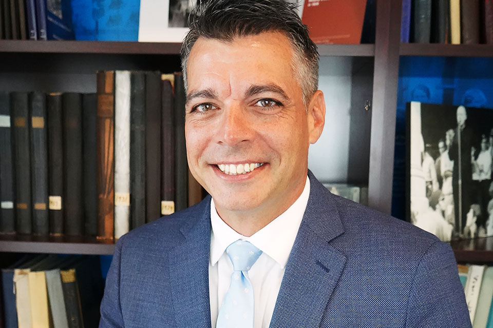 Tony Minor headshot A headshot photo of Tony Minor in front of a bookcase.