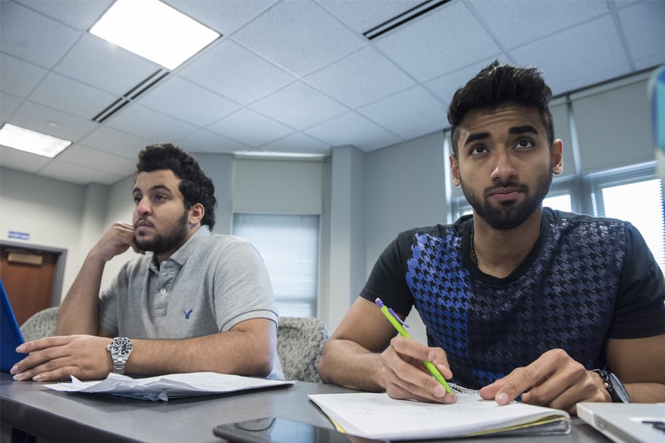 M.S. - S.C.M. students take active notes in class